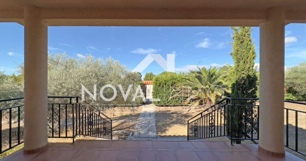 Propiedades 30 Entrada chalet villarroeles